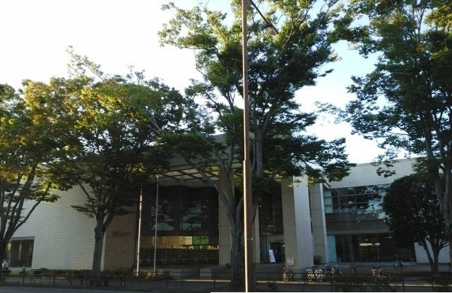 成田図書館まで1800m