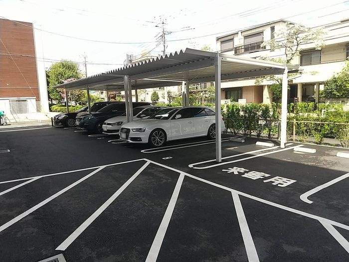 響の駐車場