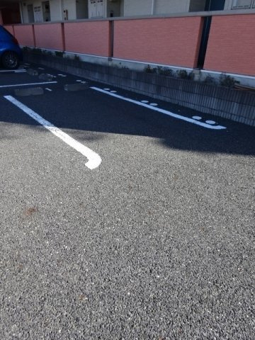 駐車場があるので、車を買う予定の方も安心です