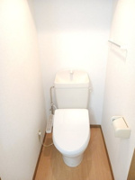 落ち着いた色調のトイレです