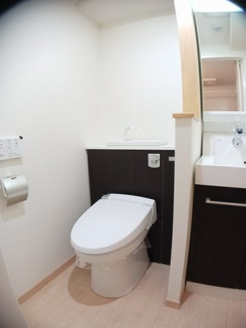 清潔感のあるトイレです