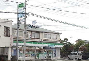 ファミリーマートおかべ荻窪店まで450m
