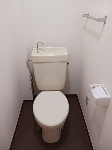 コンパクトで使いやすいトイレです