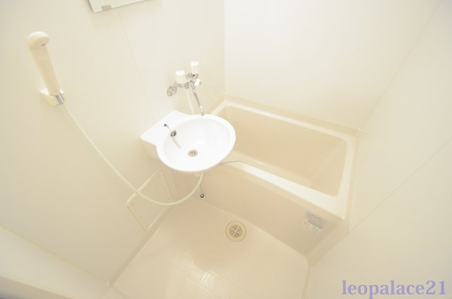 同タイプ部屋の写真となり設備等は現況と異なる場合があります。