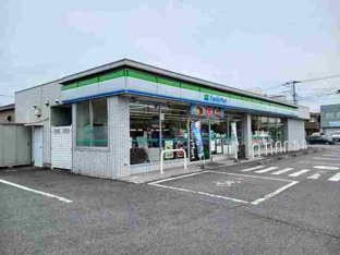 ファミリーマートまで110m