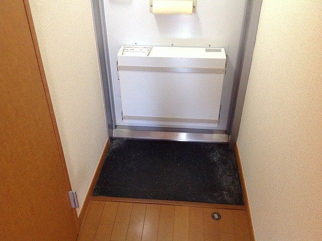 収納もある玄関です