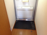 収納もある玄関です