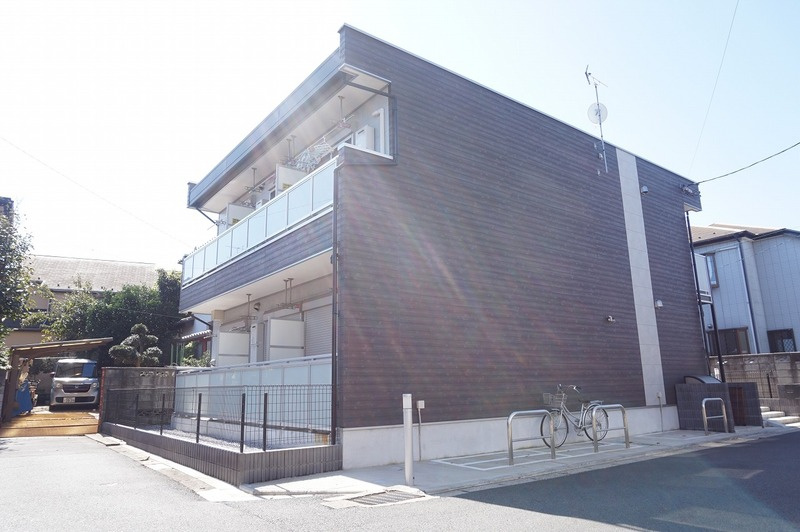 落ち着いた雰囲気の外観です