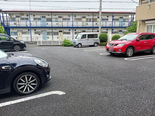 駐車場があるので、車を買う予定の方も安心です