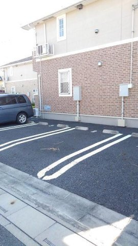 車をお持ちの方に嬉しい駐車場付きの物件です