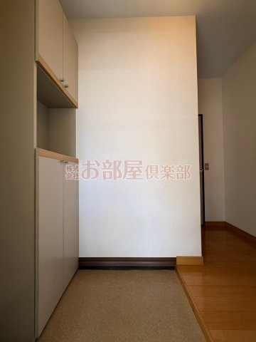 上津コーポE棟の玄関|ゆったりとした玄関です