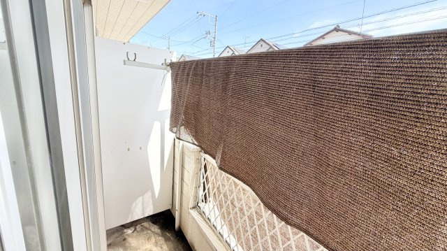 外からの目が気にならないバルコニーで洗濯物が干せます