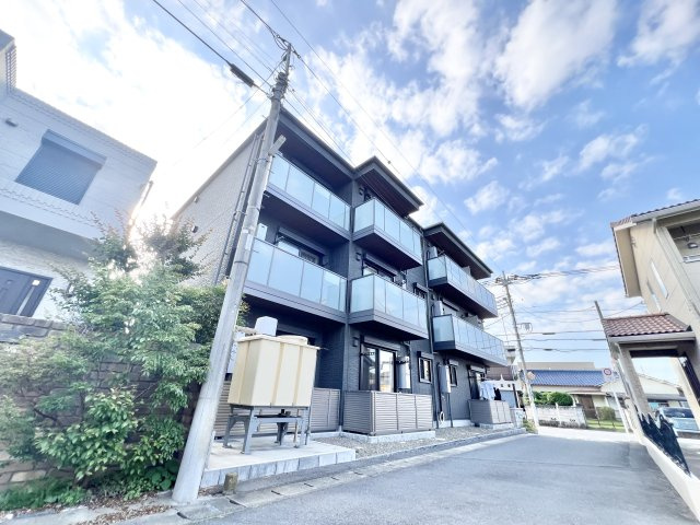 落ち着いた雰囲気の外観です