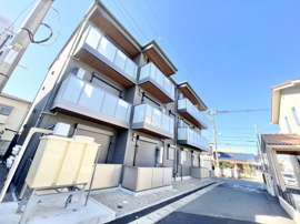 外からの目が気にならないバルコニーで洗濯物が干せます