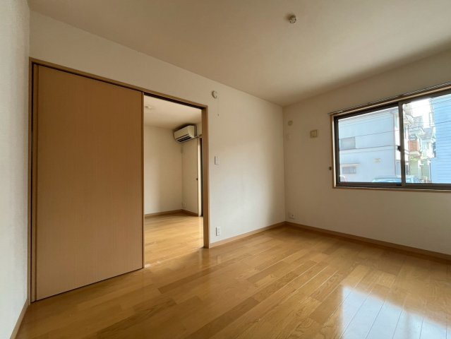 広々とした洋室です