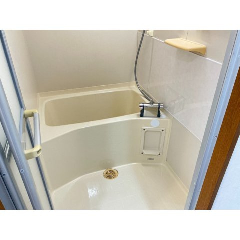 コンパクトで使いやすいお風呂です