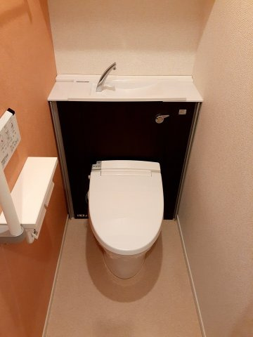 コンパクトで使いやすいトイレです
