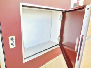 便利な宅配BOXが玄関に付いています◎
