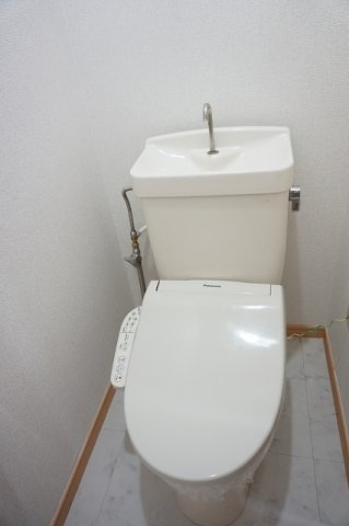 コンパクトで使いやすいトイレです