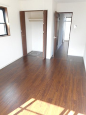 落ち着いて過ごせるお部屋なので、寝室にいかがでしょうか