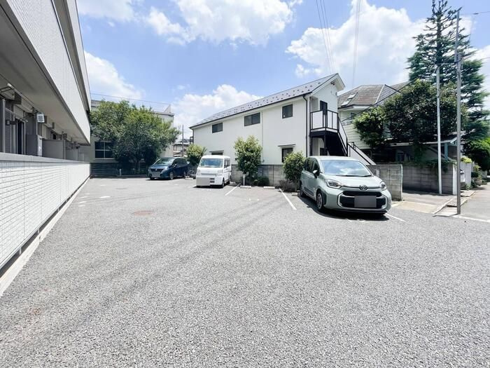 ルミエールの駐車場