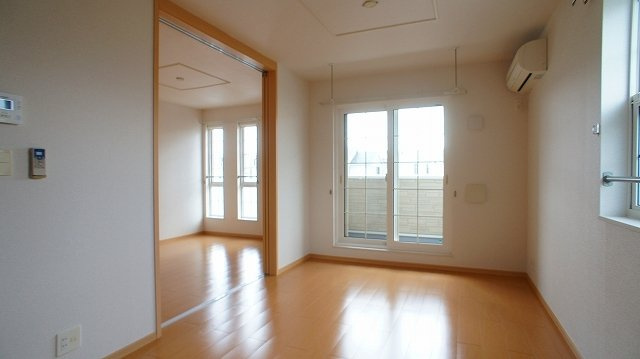 こちらの居間で趣味の時間をお楽しみください