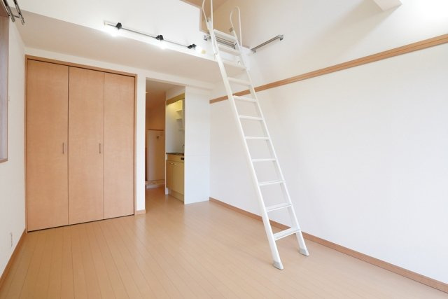 個人の部屋や寝室として使える洋室です