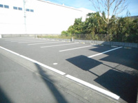 車をお持ちの方に嬉しい駐車場付きの物件です