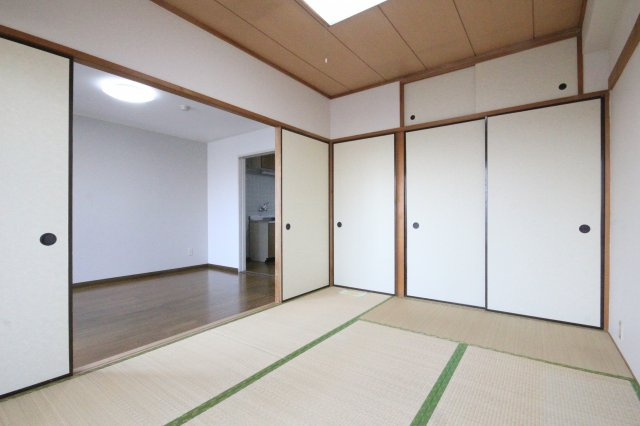 フローリングだけでなく、和室もあります