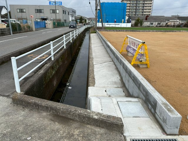 プランタウン宇部黒石の前面道路含む現地写真