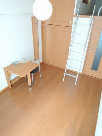 こちらのリビングで趣味の時間をお楽しみください