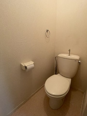 ゆったりとした空間のトイレです