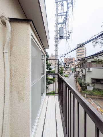 バルコニーからの眺めを楽しみながら食事をしませんか