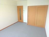 ゆったり過ごせる居間です
