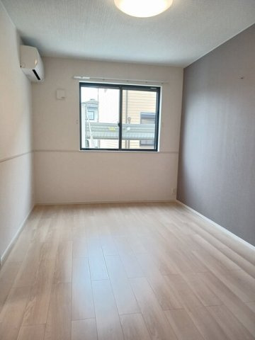 明るい色調の室内です