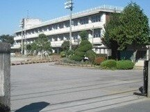 鴻巣市立広田小学校まで570m