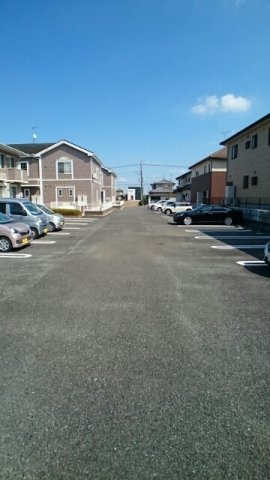 駐車場があるので、車を買う予定の方も安心です
