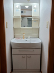 明るい洗面所です