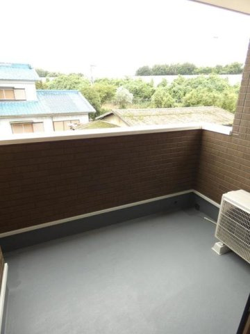 お洗濯にも便利なバルコニー付き