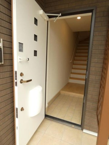 毎日通る玄関はこちらです