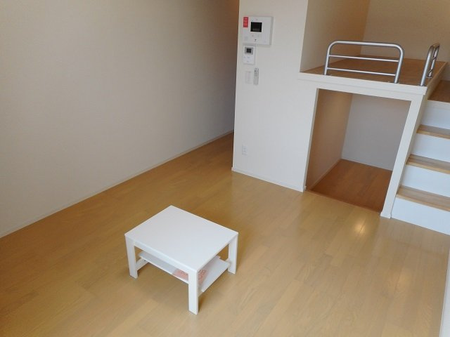 ゆったり過ごせる居間です
