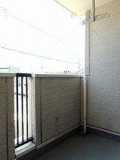 暖かな日差しのふりそそぐバルコニー