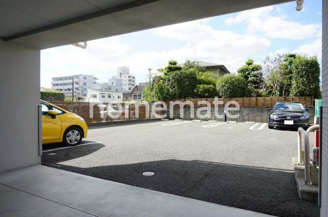 熊本市中央区新屋敷３丁目の賃貸マンションの駐車場