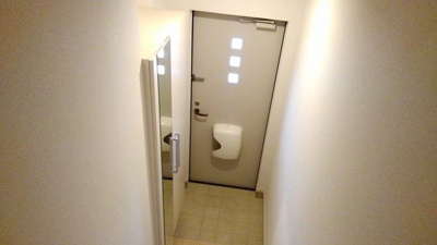 明るい玄関です