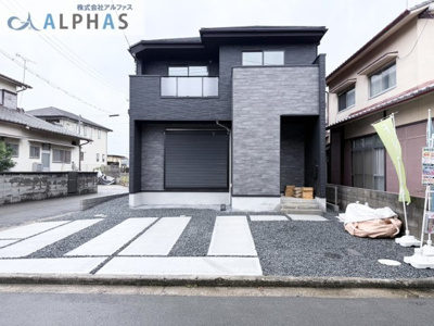 【外観】 | 高砂市曽根町　新築戸建 | ■三方角地♪南東向きの為、陽当り通風良好♪
駐車スペース3台可♪