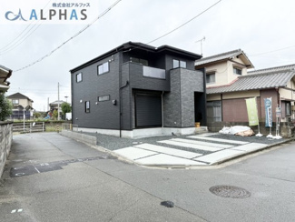 【前面道路含む現地写真】 | 高砂市曽根町　新築戸建 | ◆南東角地◆
◆前面道路幅員約5ｍあり駐車がしやすい♪