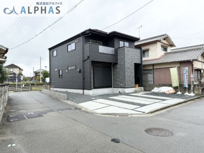 【前面道路含む現地写真】 | 高砂市曽根町　新築戸建 | ◆南東角地◆
◆前面道路幅員約5ｍあり駐車がしやすい♪
