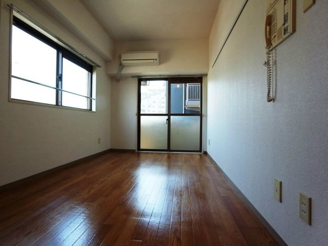 使い勝手のいい洋室です