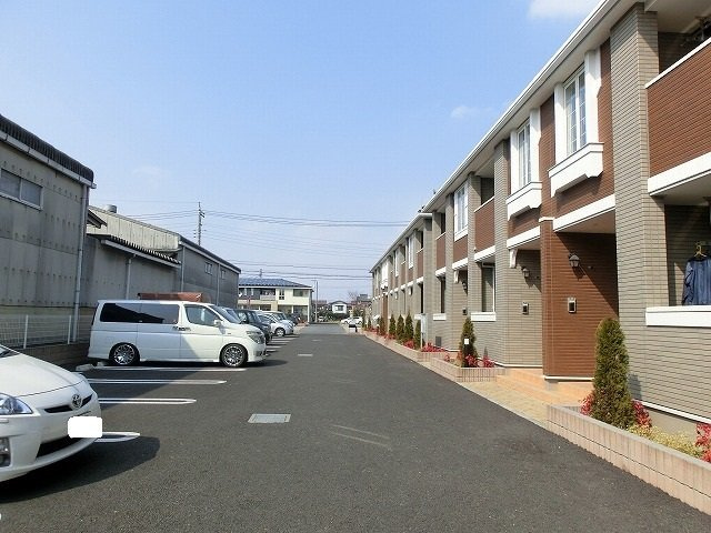 車をお持ちの方に嬉しい駐車場付きの物件です