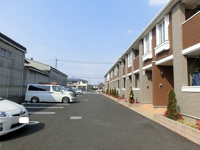 車をお持ちの方に嬉しい駐車場付きの物件です
